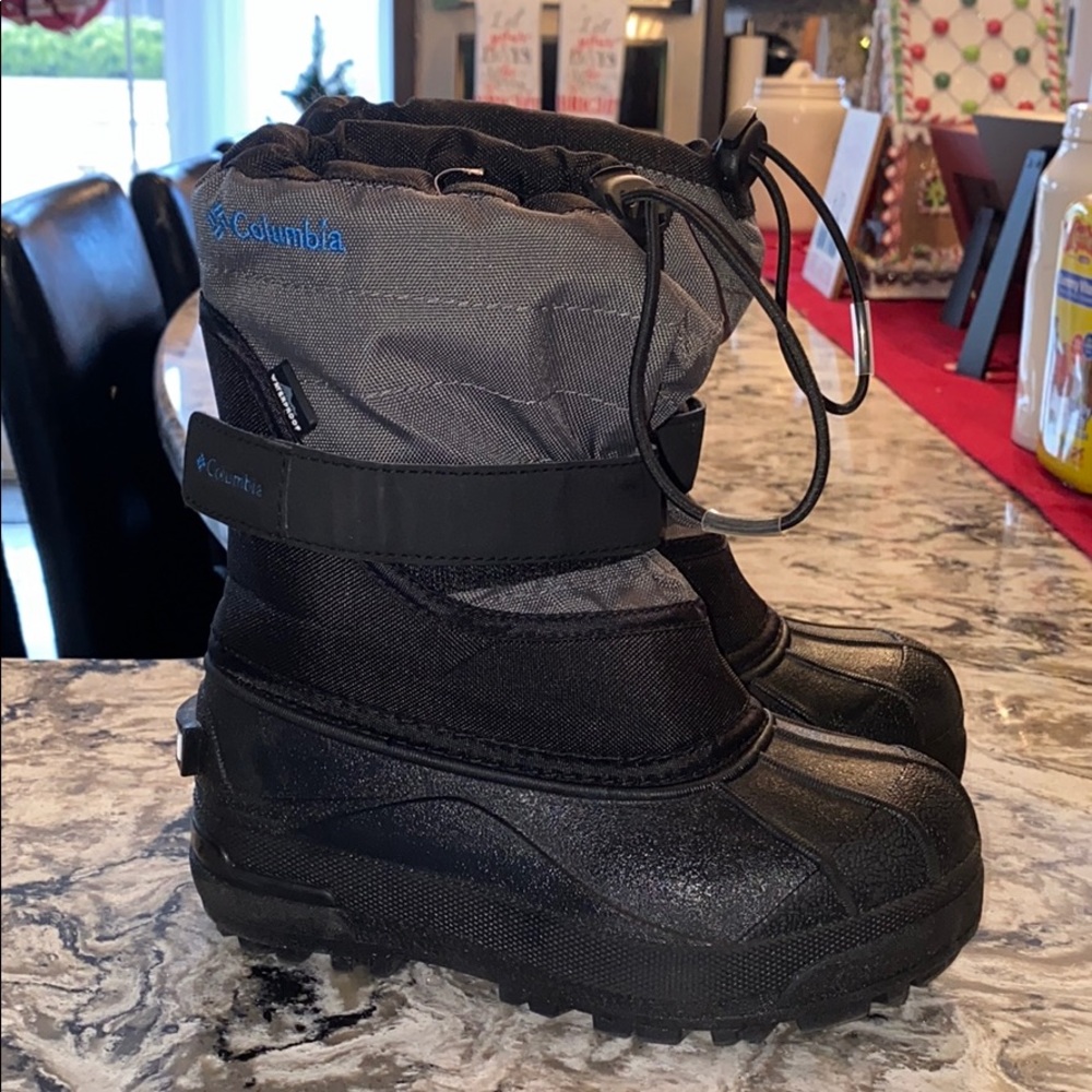 Like New Boys COLUMBIA winter boots.